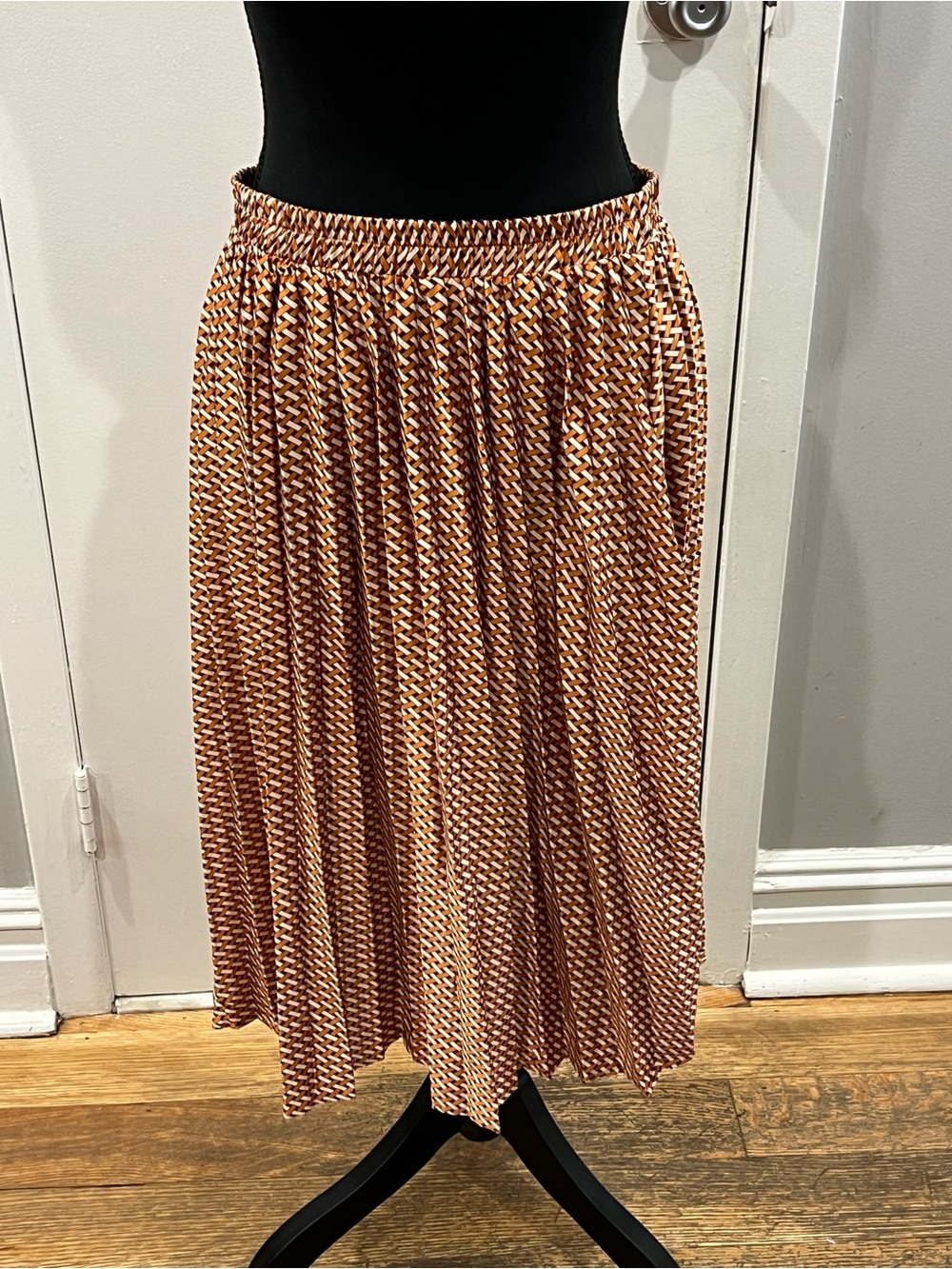 NWTMonteau Rust and Cream Patterned Pleated Midi Skirt